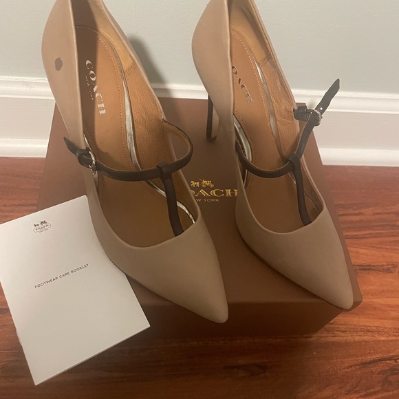 Coach Tango - Picture 3 of 5